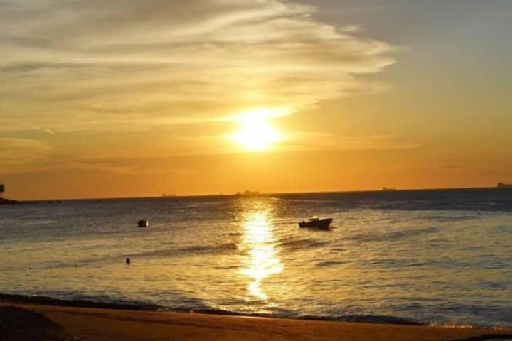 Suite Pe Na Areia- Espaco Independente Na Praia Do Curral Com Localizacao Privilegiada - Simplicidade E Comodidade Com O Por Do Sol Mais Lindo De Ilhabela - Melhor Custo Beneficio Para Ate 4 Pessoas , Na Av Jose Pacheco Do Nascimento Nº 7682 Екстер'єр фото